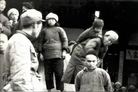 公安抓捕偷鸡贼，目击奇特“盗术”：鸡服服帖帖被捉，无一叫唤图片