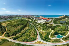 莆田湄洲岛：敢立潮头 破浪前行图片