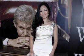 57岁章小蕙胖得漂亮，穿真丝长裙秀出曼妙身材，“贵妇感”十足图片