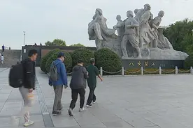 央视纪录片《血色雪原》摄制组到林口县拍摄八女英雄事迹图片