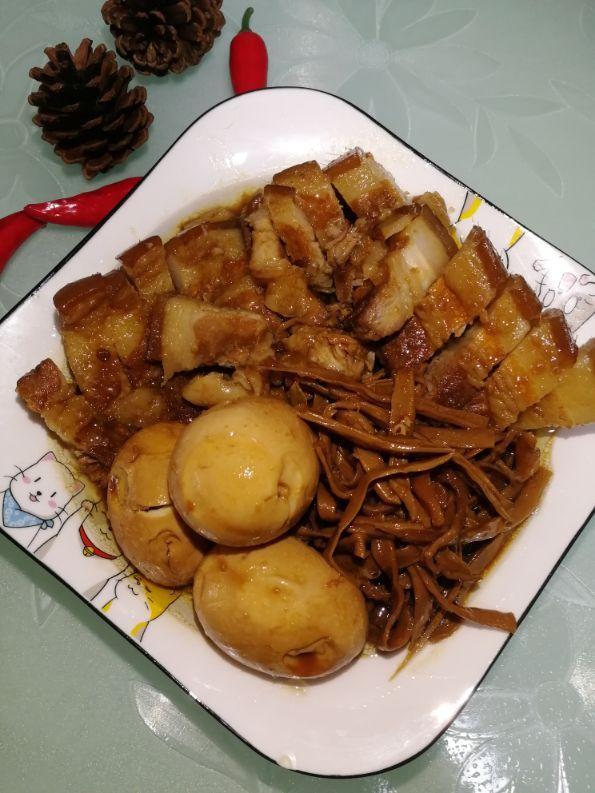 五花肉卤笋的做法(小笋炒五花肉的做法)-第1张图片