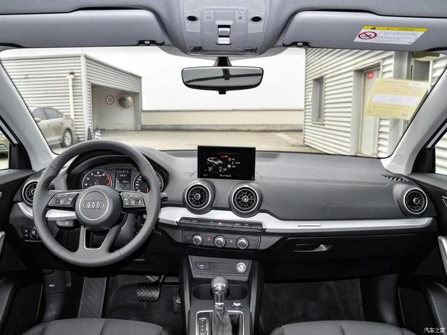18万出头买全新奥迪Q2L，熏黑轮圈、8喇叭，你信这是低配？