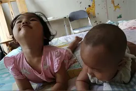 家有俩宝，父母坚持三点原则，大宝与二宝相处更和谐图片