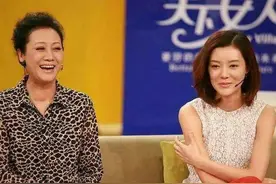 老戏骨王丽云晒亲戚家小孩，疑催婚车晓？曾希望女儿40岁前抱娃图片