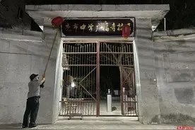 网传14岁女生被“楼长”学姐罚150个下蹲致残，校方：依法赔偿图片