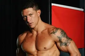 46岁独立电影男星 Bryce Evans 心脏病离世图片