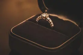 故事：相恋三年我策划求婚心爱女友，她不经意的问题令我打退堂鼓图片