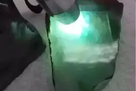 价值千万的翡翠原石竟然如此对待！图片