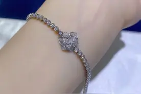 珠宝欣赏---满钻玫瑰花手链图片