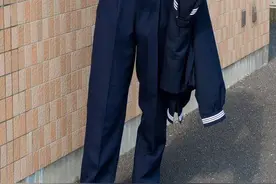 日本学校新款男子校服引热议，上半身水手下半身裤子，你能接受吗图片