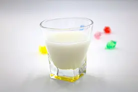 牛奶性寒，喝多了伤脾胃？经常喝牛奶，到底好不好？靠谱答案来了图片