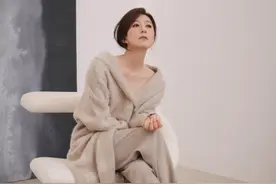 《夫妻的世界》金喜爱拍最新写真曝光，尽展成熟优雅的女性魅力图片