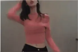 女友紧身牛仔裤后面还自带拉链？啊这...图片