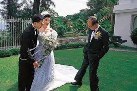 李嘉诚儿媳王俪桥，连生三女不被豪门认可，后为李家改名生下孙子图片