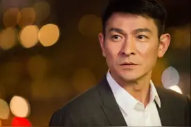 60岁刘德华拍《人潮汹涌》被群殴，乞求群演拼命打：不要那么轻图片