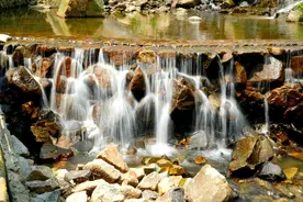 梅岭风景区位于南昌市西郊，翻阳湖西南岸，北与庐山对峙图片