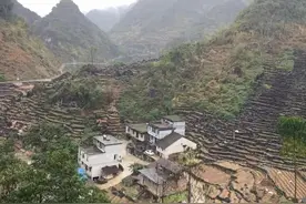 2021年中考作文模拟题及范文：翻过那座山图片