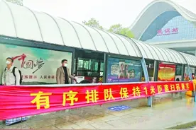 武汉再恢复27条公交对接，三大火车站的6条夜行公交也上路了图片