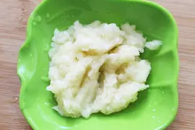 蒜泥不用慢慢捣！大厨教我快速做蒜泥的小妙招，比捣泥器还快视频封面