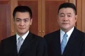 恭喜！刘銮雄长子刘鸣炜迎来新恋情，女友长相平凡却敢于主动求爱图片