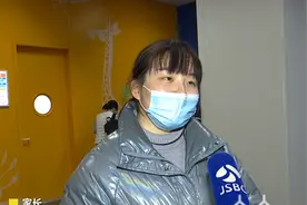 你家用的婴儿霜安全吗？医生提醒：孩子湿疹去就诊，切勿自己乱擦药图片