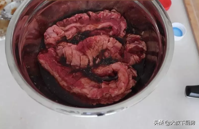 牛肋骨怎么做好吃，牛肋排怎么做好吃（大叔教你酱烧牛肋条）