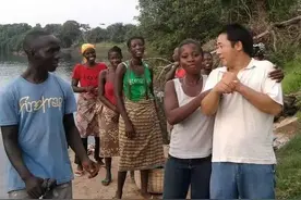 十万中国人到非洲种菜，二十年了为啥不回国？这还得问问非洲女人图片