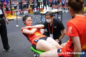 女排体能测试：队员折戟引体向上，成绩多为0分，1分为最好成绩图片