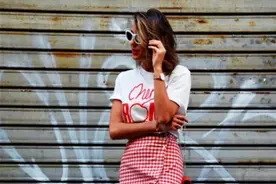 今夏白色T恤怎么穿好看？掌握这2大“要点”，时髦显瘦又洋气图片