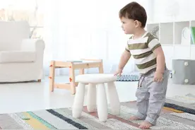 宝宝迟迟还不会走路？别着急，这才是宝宝走路的正确打开方式图片