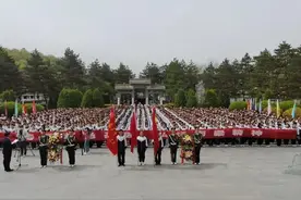 陇东中学高一级全体师生赴南梁革命纪念馆开展研学实践活动图片
