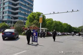 注意！咸宁城区这个严管区域车辆违法鸣笛罚20元、违法停车罚100元图片