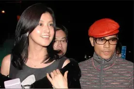 49岁藤原纪香亮相！穿长裙显优雅，当年她若愿嫁就没方媛什么事了图片