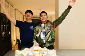 胡军妻子晒儿子生日照，评论区却在控诉：34万人的血汗钱谁还？图片