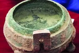 暗夜盗墓贼西周大墓遇蹊跷，鼎内惊现“千年鲜鸡汤”，味道如何？图片