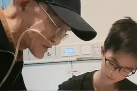 退休教授插着胃管给邻床初中生讲题，网友刷屏祝福！图片