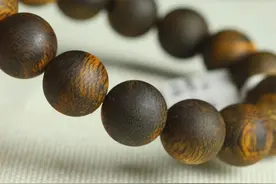 用什么木头做手串比较好？贵的几百万，便宜的几百块，你选哪一种图片