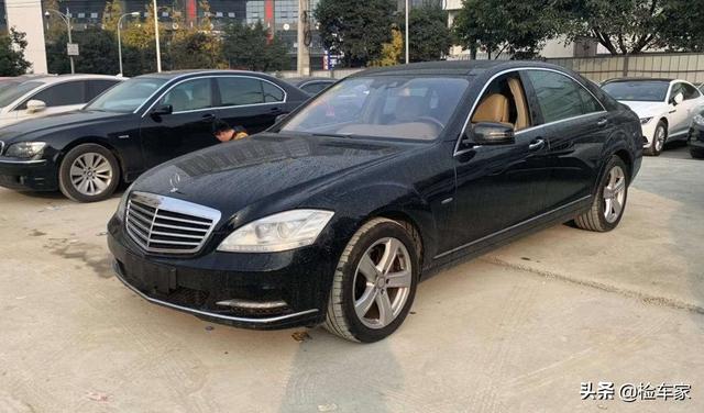 为啥奔驰S400L30万都没人买？网友：换块电池10万，爱得起伤不起