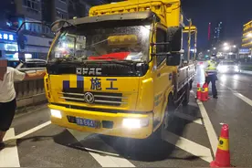 遮前牌 挡后牌 货车司机耍“小聪明”被记12分图片