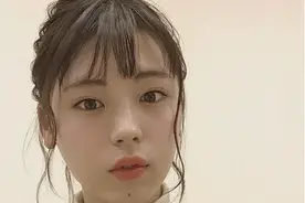 日本16岁美少男因酷似少女爆红，曾一度自卑，父母的爱令人动容图片