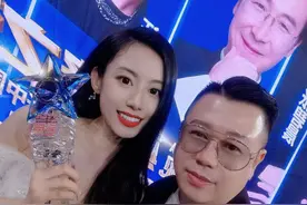 深大学子伍珂玥中国好声音舞台夺冠！深晚记者独家专访其任课教师图片