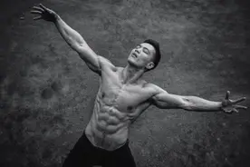 杜蕾斯新晋男模，年仅26岁肌肉健硕线条分明，成为杜蕾斯新宠儿图片