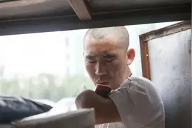 独臂小伙一次送315个快递，累死饿死也不去要饭，娶娇妻家庭幸福图片