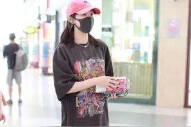 穆勒鞋还能这么穿？看李菲儿穿穆勒鞋慵懒中又不失率真图片