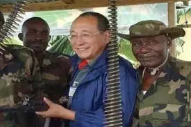 非洲首位华人酋长：拥有私人武装，中国大使馆遇劫时率警卫队营救图片