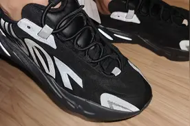椰子YEEZY 700MNVN黑魂是你的菜吗图片
