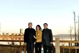 38岁女教师黄秀群，倒追65岁的环卫大爷，她是怎么想的？图片