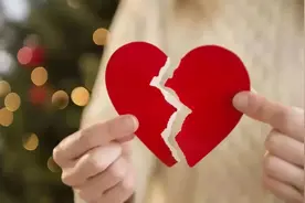 男子二婚后带现任和前妻同住，癌症复发离世后两任妻子闹纠纷，还将民警手指咬伤图片