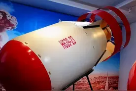 1971年，飞行员杨国祥3次投氢弹失败，一个举动为中国挽救几个亿图片