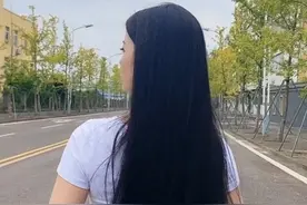 长发懒人是如何吹头发的图片
